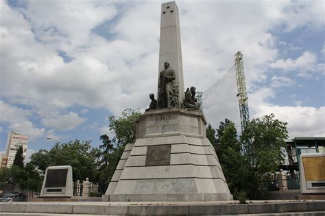 Stay, Stray, Play and Feast: Jose Rizal Monument: A Piece of the ...