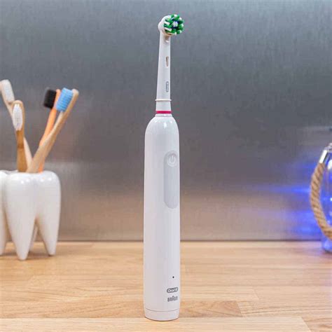 Oral-B Pro 1000 vs Philips Sonicare 4100 Series - Electric Teeth