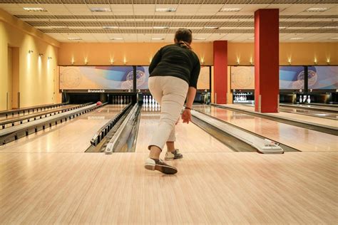 Best Bowling Tips and Tricks for Beginners - Land Of Bowling | Best Bowling Gear | Shoes Guide ...