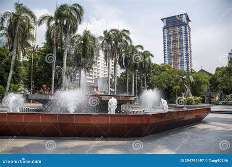 Giant Fountain in Rajah Sulayman Park, Manila Editorial Photography - Image of malate, landmark ...