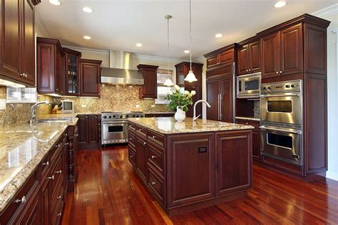 25 Cherry Wood Kitchens (Cabinet Designs & Ideas) – Designing Idea | Kitchen remodel small ...