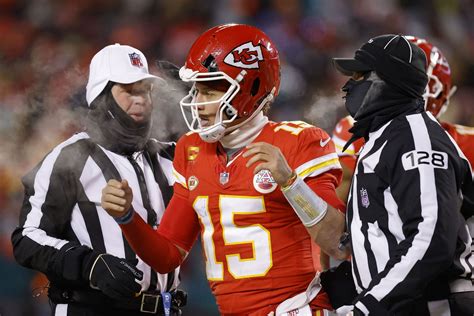 How much does Patrick Mahomes' helmet cost? All about Chiefs star's ...