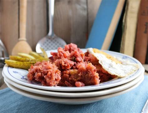 Labskaus mit Spiegelei - veganes Rezept (inkl. Corned Beef) - Dailyvegan