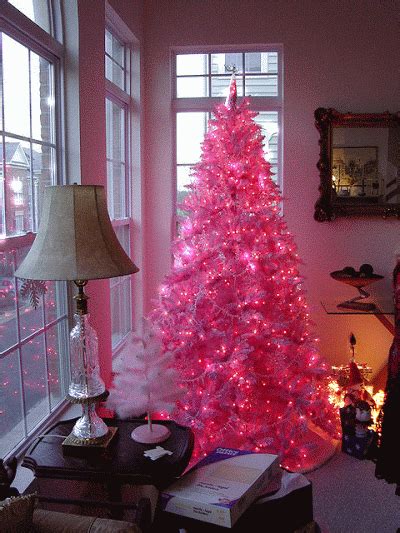 Pin by Susan Dibert Wood on FANTASÍA EN MOVIMIENTO | Pink christmas tree, Pink christmas, Kawaii ...