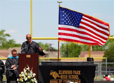 Elmwood Park High School students prefer to avoid pandemic topic at outdoor graduation – Chicago ...