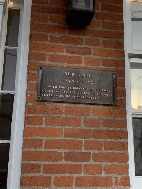 Read the Plaque - Old Knox County Jail