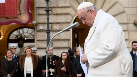 Pope prays in Piazza di Spagna on Feast of the Immaculate Conception - Vatican News Vatican ...