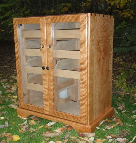 Large Cigar Humidor with Tiger Cherry