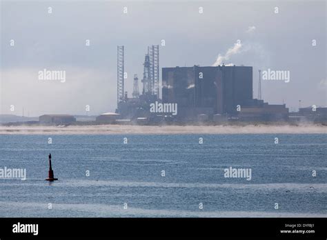 Hartlepool Nuclear Power Station on the banks of the River Tees, UK Stock Photo: 68565225 - Alamy