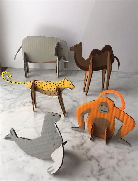 En Carton Recyclé Animaux Du Zoo! | Cardboard animals, Cardboard crafts ...