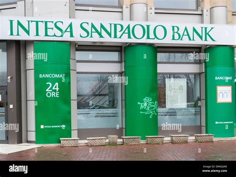 Intesa sanpaolo hi-res stock photography and images - Alamy