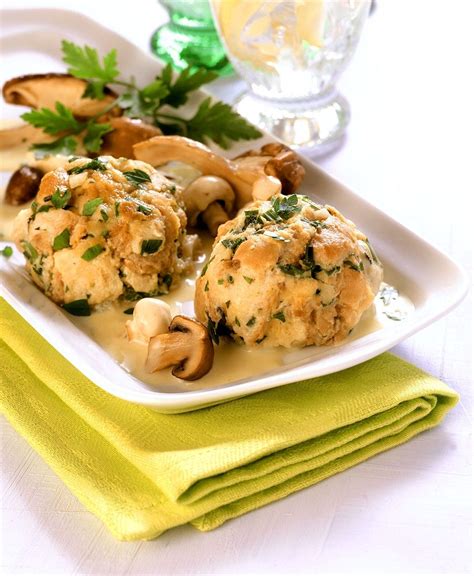 Bread Dumplings with Mushroom Sauce recipe | Eat Smarter USA