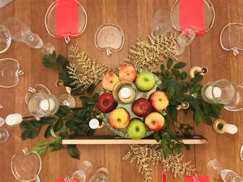 Apple Tablescape #apples #fall #autumn Sarah Alicia | Fall tablescapes ...