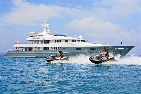 How To Choose The Right Luxury Yacht Charter For Your Event - Color Guard Central