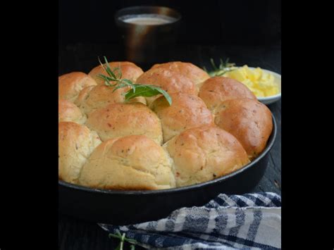 Sunday Special: Whole Wheat Bread Rolls with Herbs - Boldsky.com