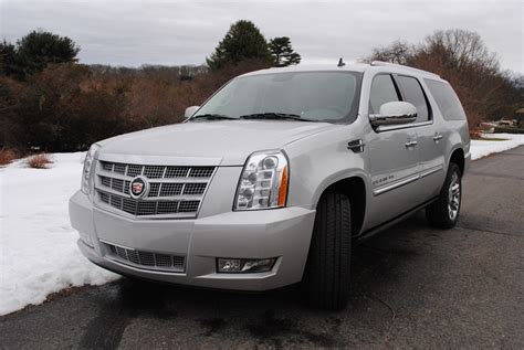 Carsautomotive: 2011 Cadillac Escalade Hybrid wallpaper