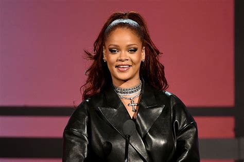 Rihanna Trolls Fans Who Are Angry About 'R9' Album Delay