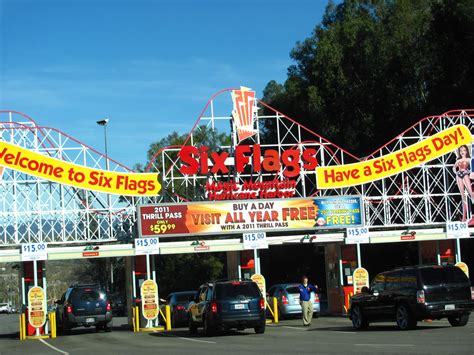 Six Flags Magic Mountain 003 | Six Flags Entrance | Jeremy Thompson | Flickr