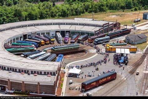 NYGL 833 Erie Railroad EMD E8(A) at Spencer, North Carolina by Kevin ...