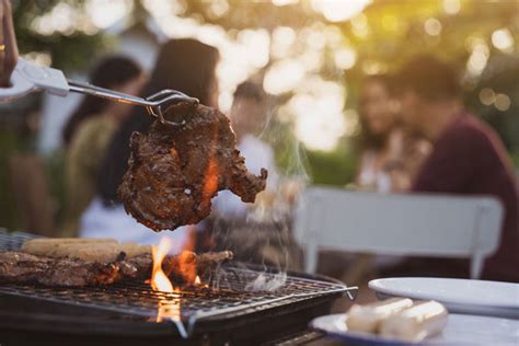 Prime Steaks Indulgent Flavor Face-Off: Gas Grilling vs Wood Grilling ...