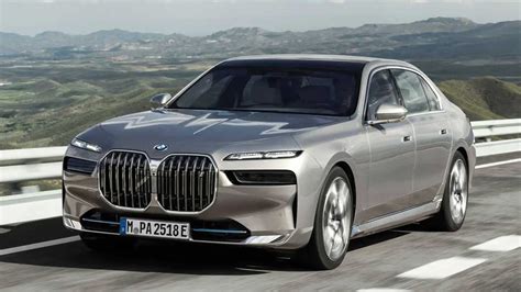 2023 BMW 7 Series and i7 EV revealed: You choose big V8 or battery power