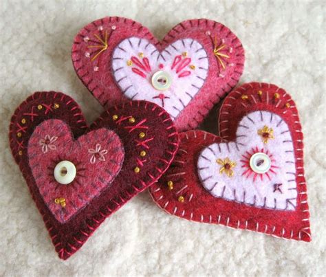 heart felt wool applique - Google Search | Felt hearts, Penny rugs ...