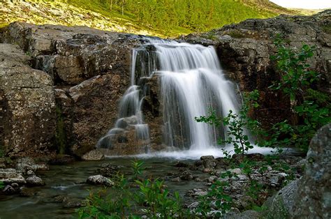 The 50 Most Beautiful Natural Waterfalls in the World - Virtual ...