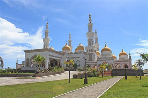 A Visit to the Grand Mosque of Cotabato - Freedom Wall