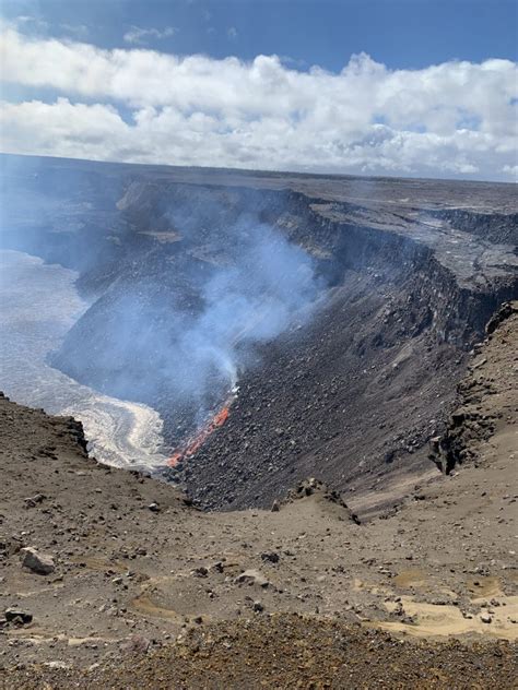 Kīlauea volcano continues a brilliant summit eruption; watch LIVE stream : Maui Now