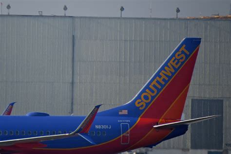 Southwest 737 with the new Scimitar split Winglet | Passenger jet, Southwest, Aircraft