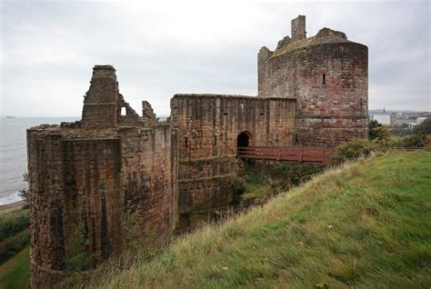 Ravenscraig Castle | Visitor Information | Castles History