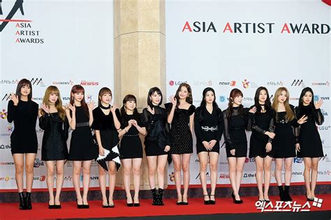 Stars Grace The Red Carpet At The 2018 Asia Artist Awards