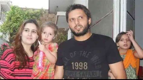 Meet Aqsa, the eldest daughter of Shahid Afridi who is set to marry Pakistani fast bowler ...