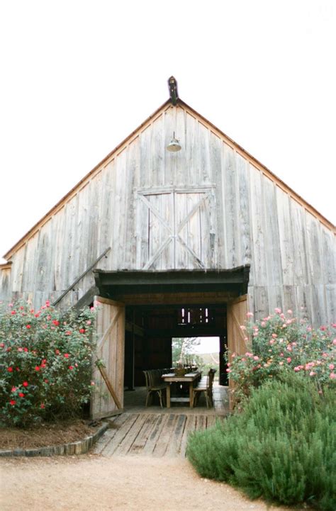 32 Breathtaking Barn Wedding Venues