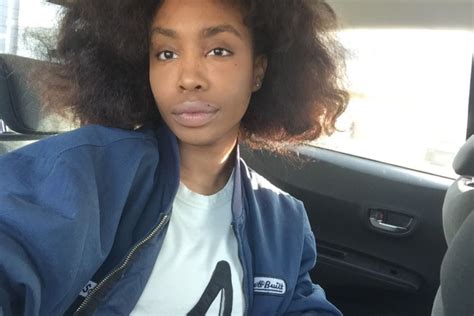 8 SZA No Makeup Pictures Where She Looks Beautiful In Her Natural Skin