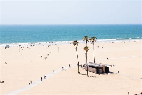 A Complete Guide to Los Angeles' Santa Monica Beach