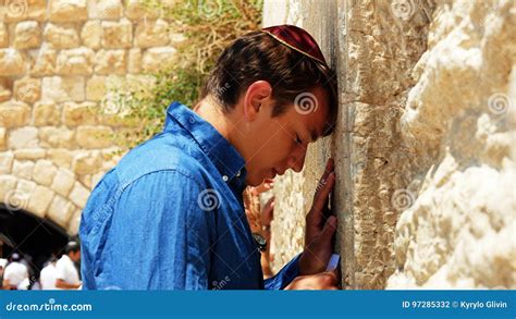 Jewish Man Pray at the Western Wall in Jerusalem Editorial Photography - Image of kipa, judaism ...