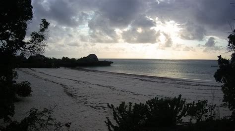 Live HD Webcam Chale Island: Beach Panorama,Chale Island: Beach ...