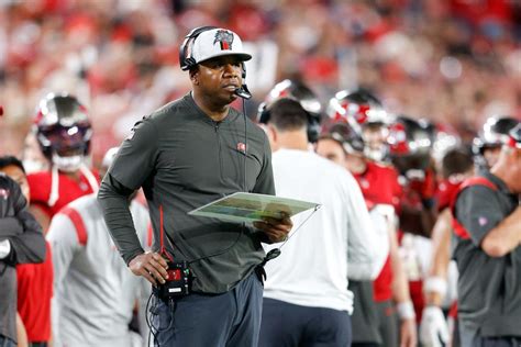 Tampa Bay Buccaneers fire offensive coordinator Byron Leftwich in shakeup of its coaching staff