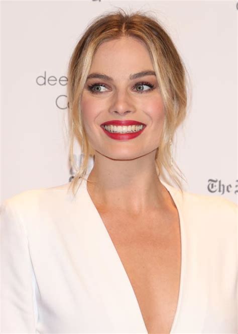 Margot Robbie flaunts her wedding ring in cheeky Instagram post - Extra.ie