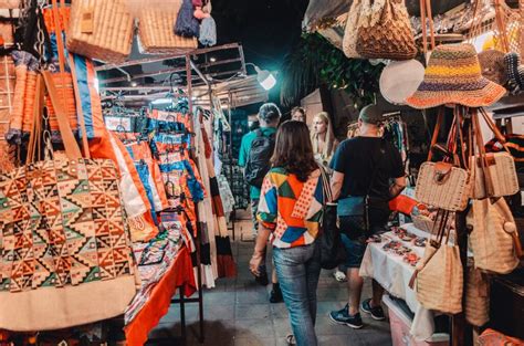 The Night Bazaar in Chiang Mai: A Complete Guide!