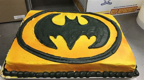 Easy Batman cake | Batman cake, Easy batman cake, Cake