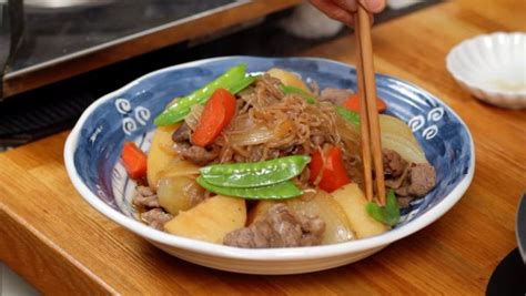 Nikujaga Recipe (Beef and Potatoes Stewed in Savory Soy Sauce Based Dashi Broth) - Cooking with Dog