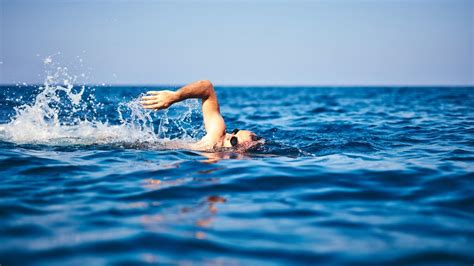 5 Health Benefits of Ocean Swimming - Synergy