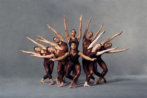 é quando a arte une as almas... | Fotografia de dança, Desenhos dança, Posições de dança