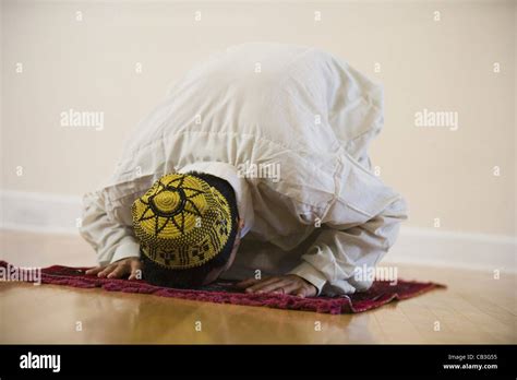 A Muslim man bowing head on a prayer mat Stock Photo - Alamy