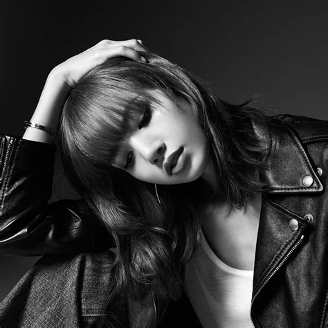 BLACKPINK's Lisa Is A Timeless Beauty In Her Latest Instagram Update ...