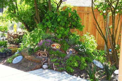 Hobbit holes in the garden | Hobbit garden, Garden inspiration, Dream ...