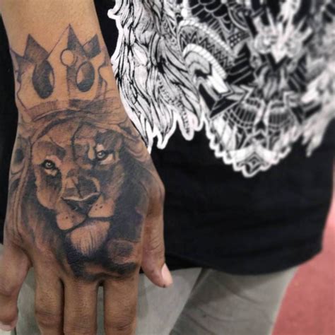 Sketchy style lion king tattoo on the right hand. | Lion king tattoo, King tattoos, Hand tattoos