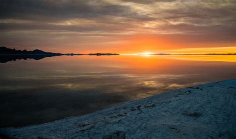 golden-sunrise-reflection-bonneville-salt-flats-utah-photo-jeepers ...